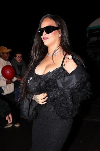 Rihanna  page leaked private photo uncensored HD quality