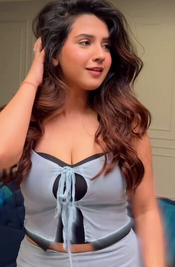 Roshni walia leaked private photo uncensored HD quality