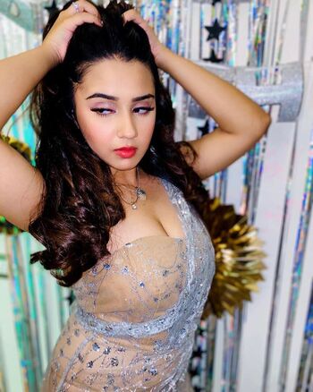 Roshni walia leaked private photo uncensored HD quality