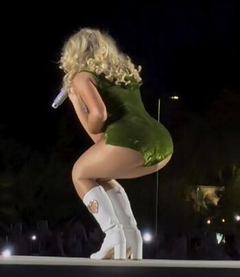 Sabrina carpenter  page leaked private photo uncensored HD quality