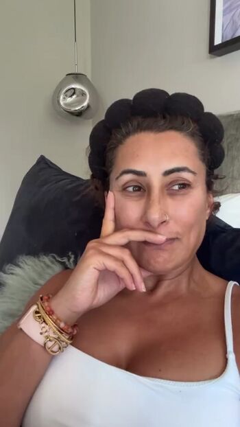 Saira khan leaked private photo uncensored HD quality
