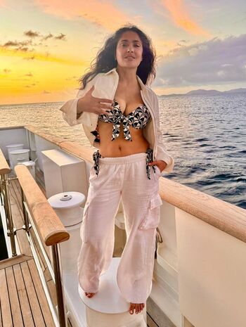 Salma hayek  page leaked private photo uncensored HD quality