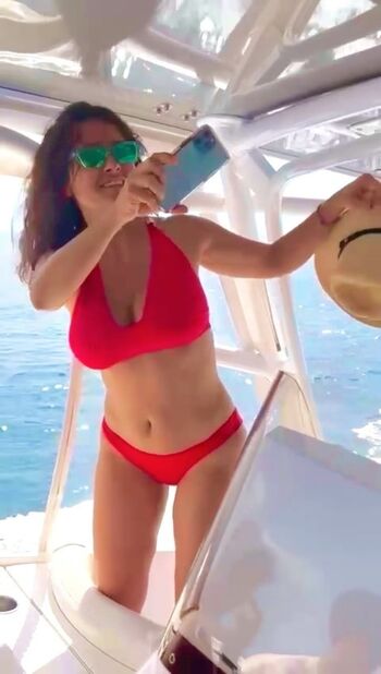 Salma hayek  page leaked private photo uncensored HD quality