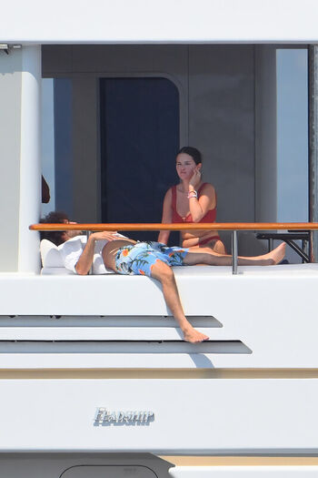 Selena gomez  page leaked private photo uncensored HD quality