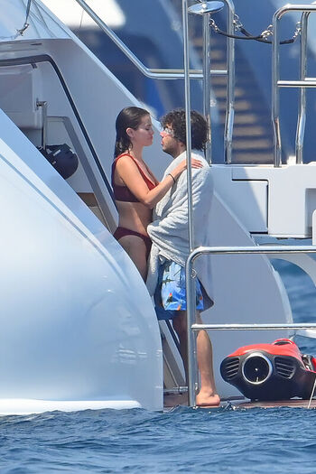Selena gomez  page leaked private photo uncensored HD quality