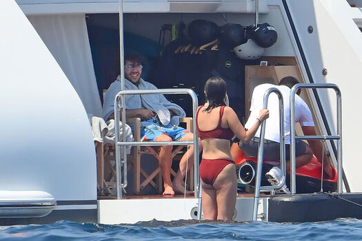 Selena gomez  page leaked private photo uncensored HD quality
