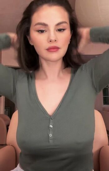 Selena gomez  page leaked private photo uncensored HD quality