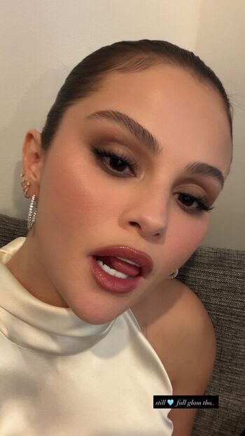 Selena gomez  page leaked private photo uncensored HD quality