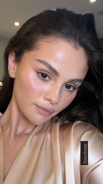Selena gomez  page leaked private photo uncensored HD quality