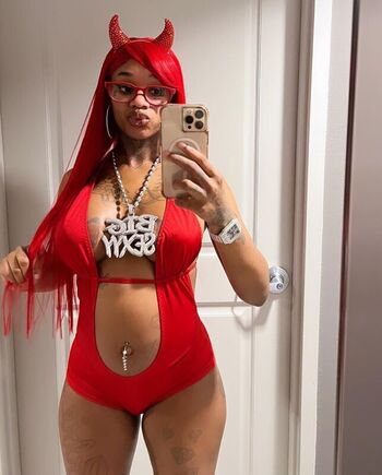 Sexxy red  page leaked private photo uncensored HD quality