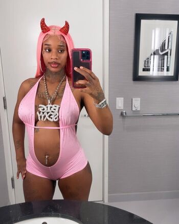 Sexxy red  page leaked private photo uncensored HD quality