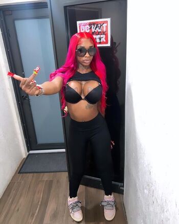 Sexxy red  page leaked private photo uncensored HD quality