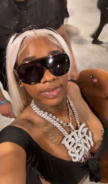 Sexxy red  page leaked private photo uncensored HD quality