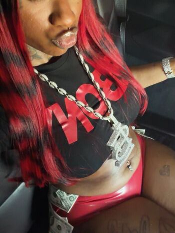 Sexxy red leaked private photo uncensored HD quality