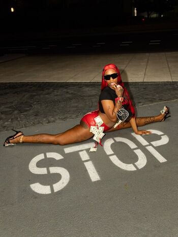 Sexxy red leaked private photo uncensored HD quality