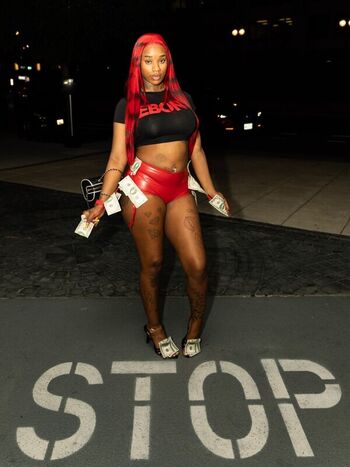 Sexxy red leaked private photo uncensored HD quality