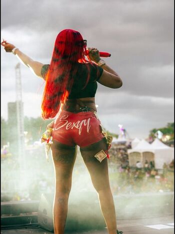 Sexxy red leaked private photo uncensored HD quality