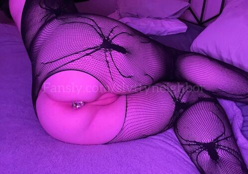 Slvttyneighbor page leaked private photo uncensored HD quality