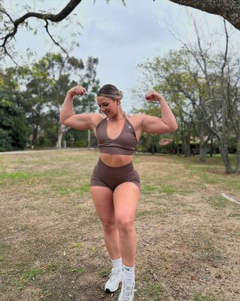 Strong and curvy women leaked private photo uncensored HD quality