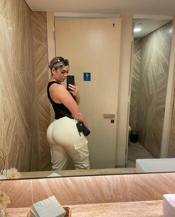 Strong and curvy women leaked private photo uncensored HD quality