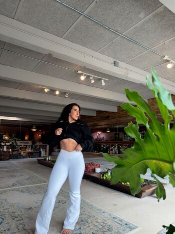 Strong and curvy women leaked private photo uncensored HD quality