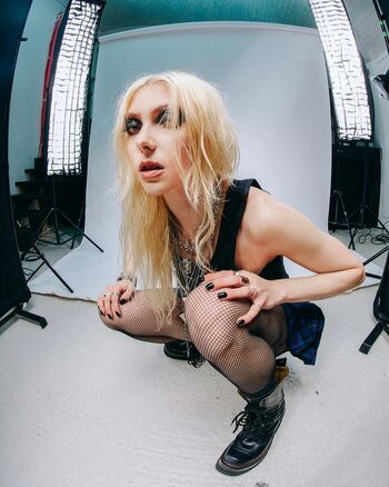 Taylor momsen  page leaked private photo uncensored HD quality