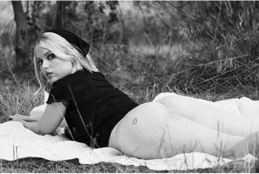 Zoella leaked private photo uncensored HD quality