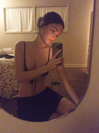 Zoeplzshutup leaked private photo uncensored HD quality