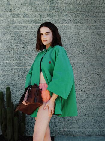 Zoey deutch page leaked private photo uncensored HD quality