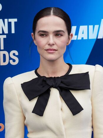 Zoey deutch page leaked private photo uncensored HD quality