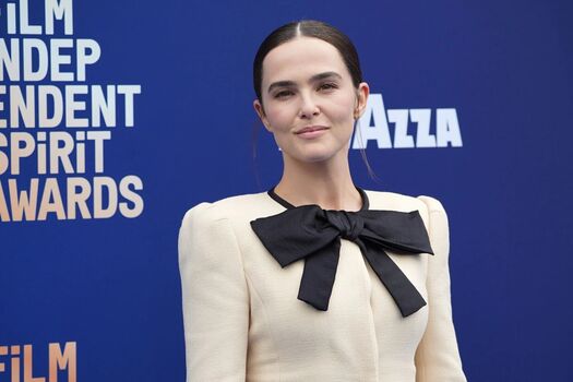 Zoey deutch page leaked private photo uncensored HD quality