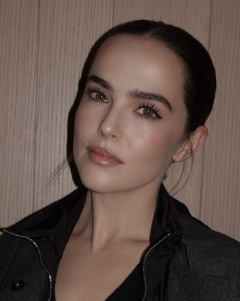 Zoey deutch page leaked private photo uncensored HD quality