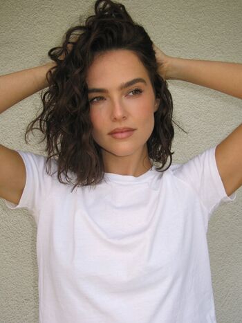 Zoey deutch page leaked private photo uncensored HD quality