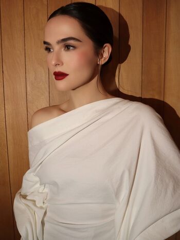 Zoey deutch page leaked private photo uncensored HD quality
