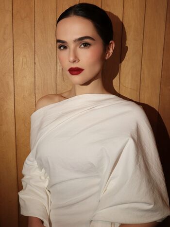 Zoey deutch page leaked private photo uncensored HD quality