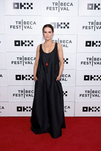 Zoey deutch page leaked private photo uncensored HD quality