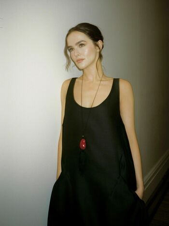 Zoey deutch leaked private photo uncensored HD quality