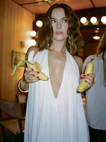 Zoey deutch leaked private photo uncensored HD quality