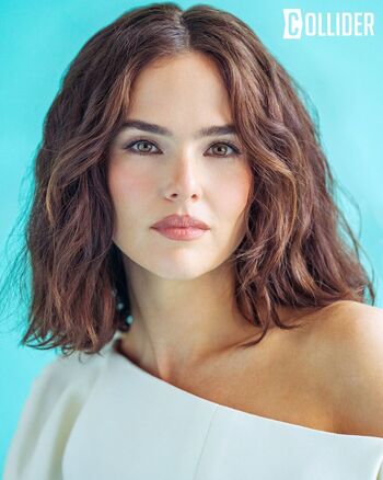 Zoey deutch page leaked private photo uncensored HD quality