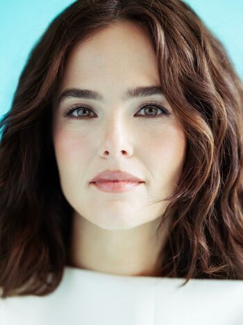 Zoey deutch page leaked private photo uncensored HD quality