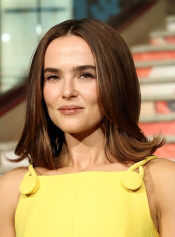 Zoey deutch page leaked private photo uncensored HD quality