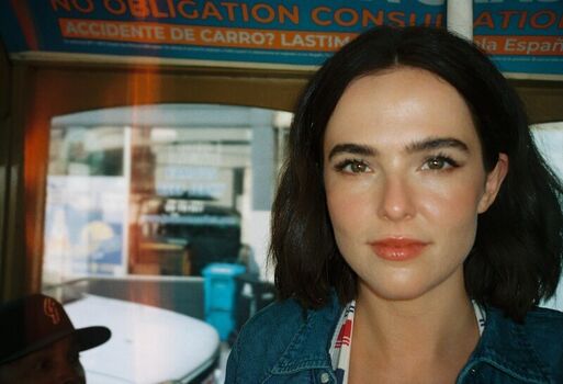 Zoey deutch page leaked private photo uncensored HD quality