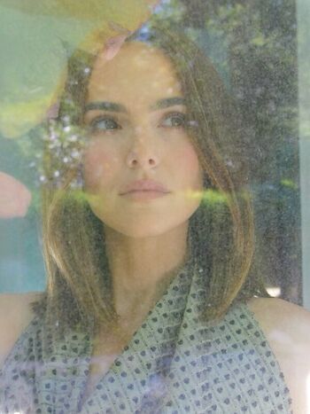 Zoey deutch page leaked private photo uncensored HD quality